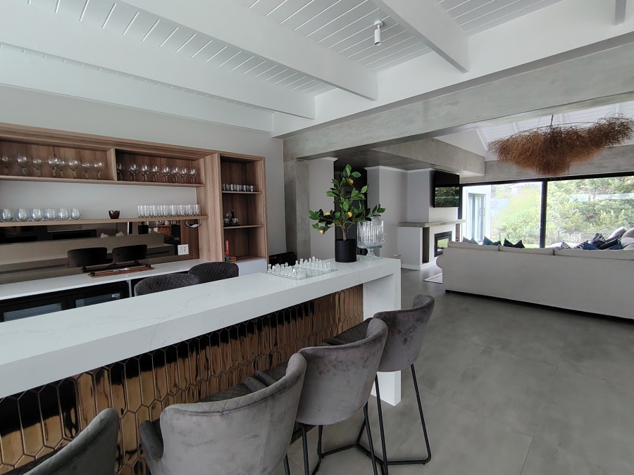 To Let 6 Bedroom Property for Rent in Brackenridge Western Cape